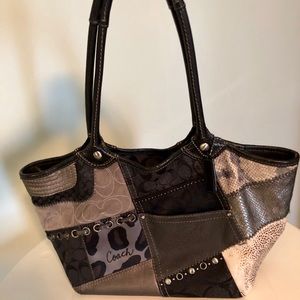 Coach black/multi signature/leather/faux fur purse